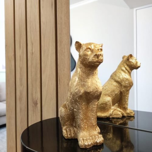 Figura decorativa de leopardo de resina