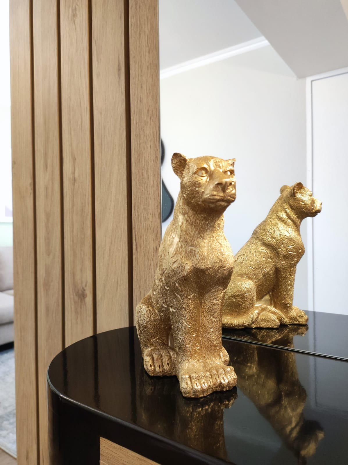 Figura decorativa de leopardo de resina